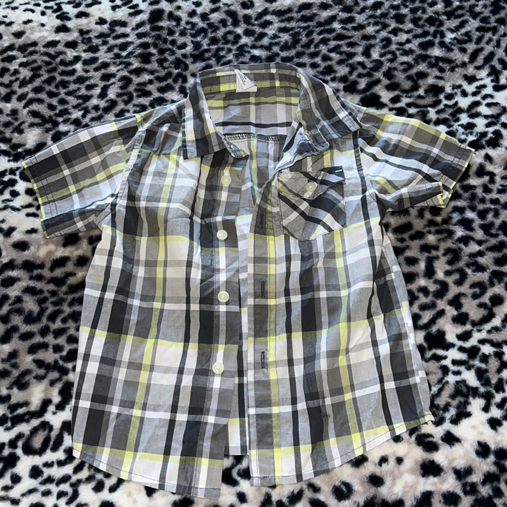 ⭐️5/$10⭐️Boy’s Plaid Shirt